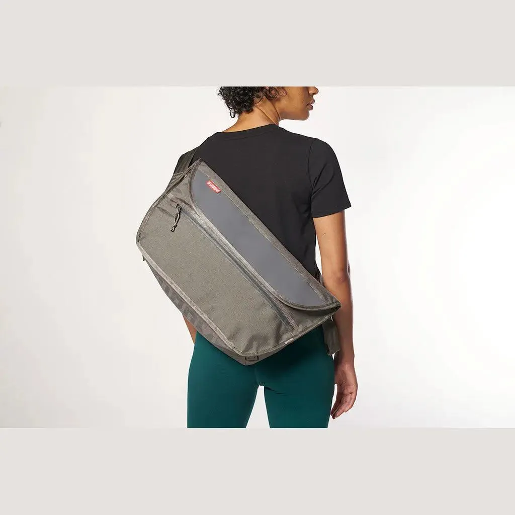 Chrome Simple Messenger MD Bag