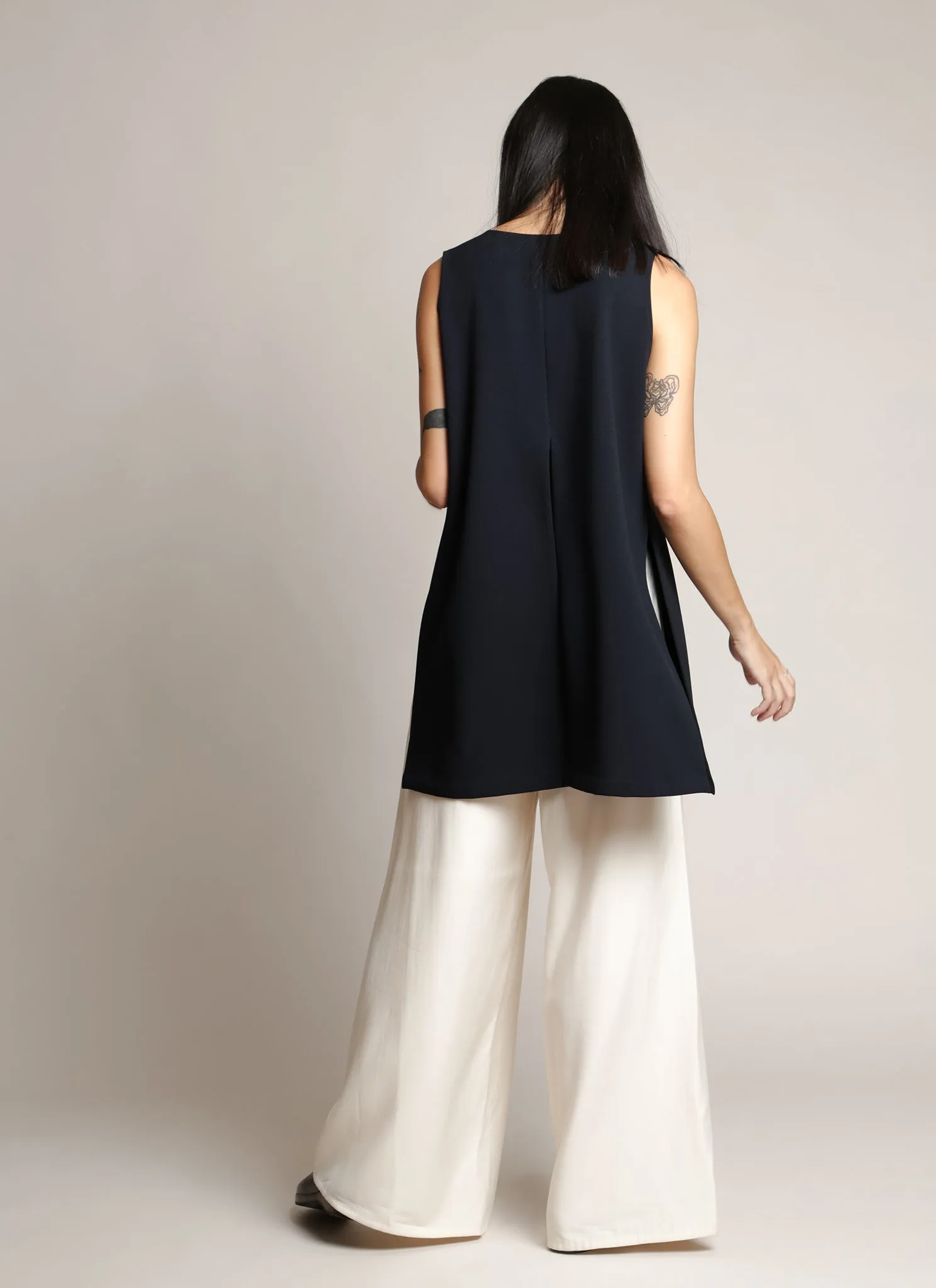 Four Leaf Panel Sleeveless Top - Black Blue