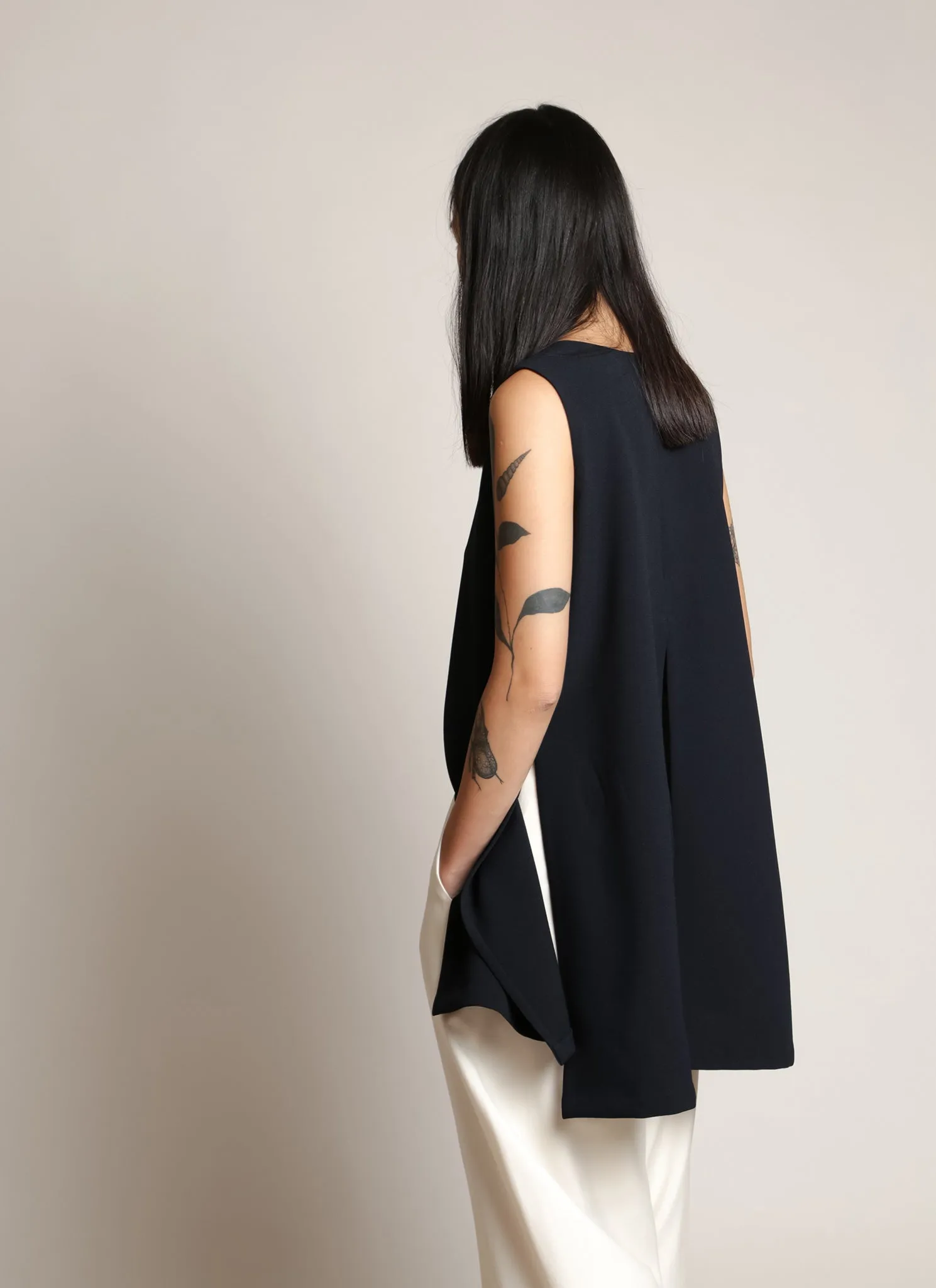 Four Leaf Panel Sleeveless Top - Black Blue