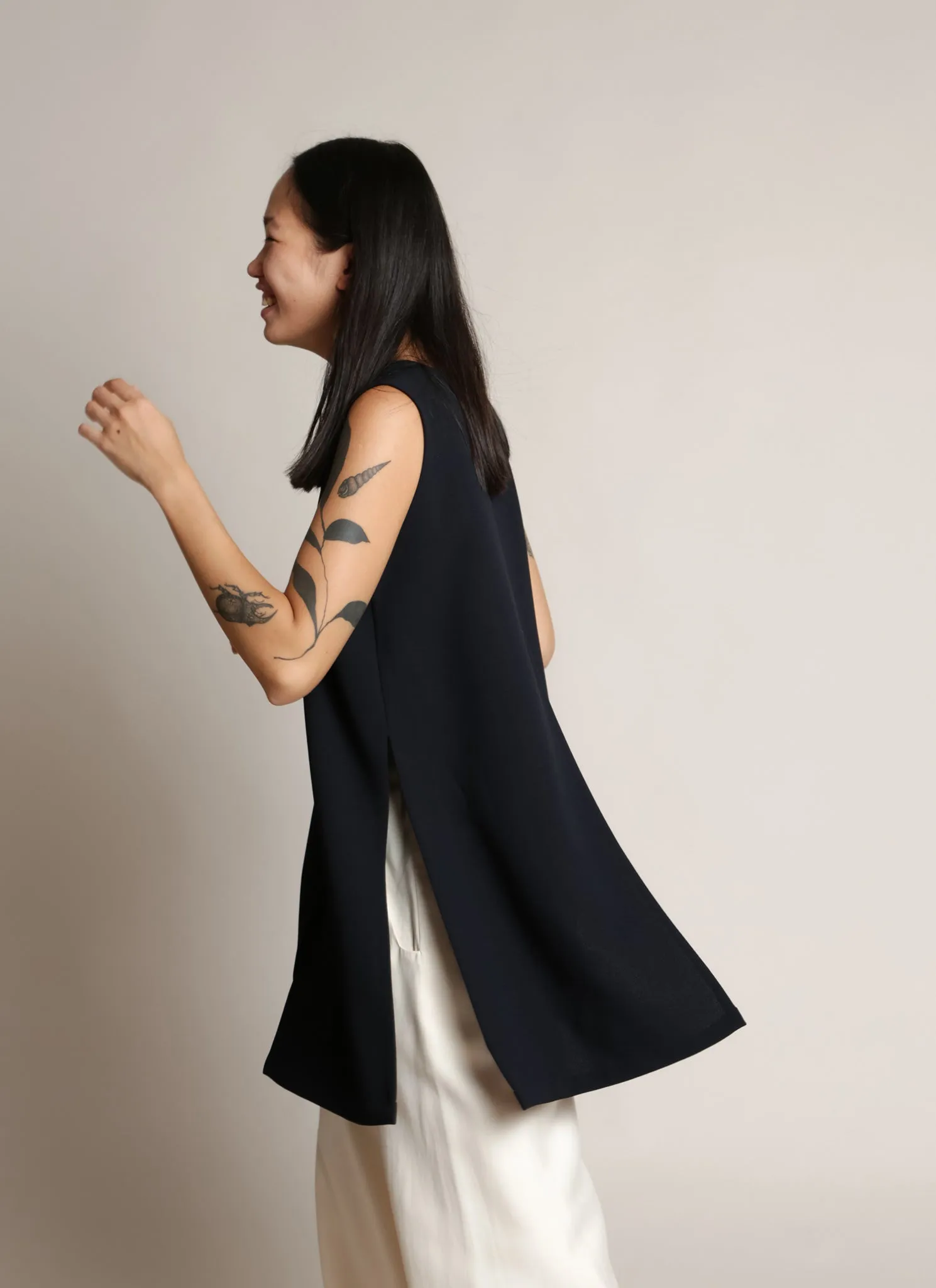 Four Leaf Panel Sleeveless Top - Black Blue