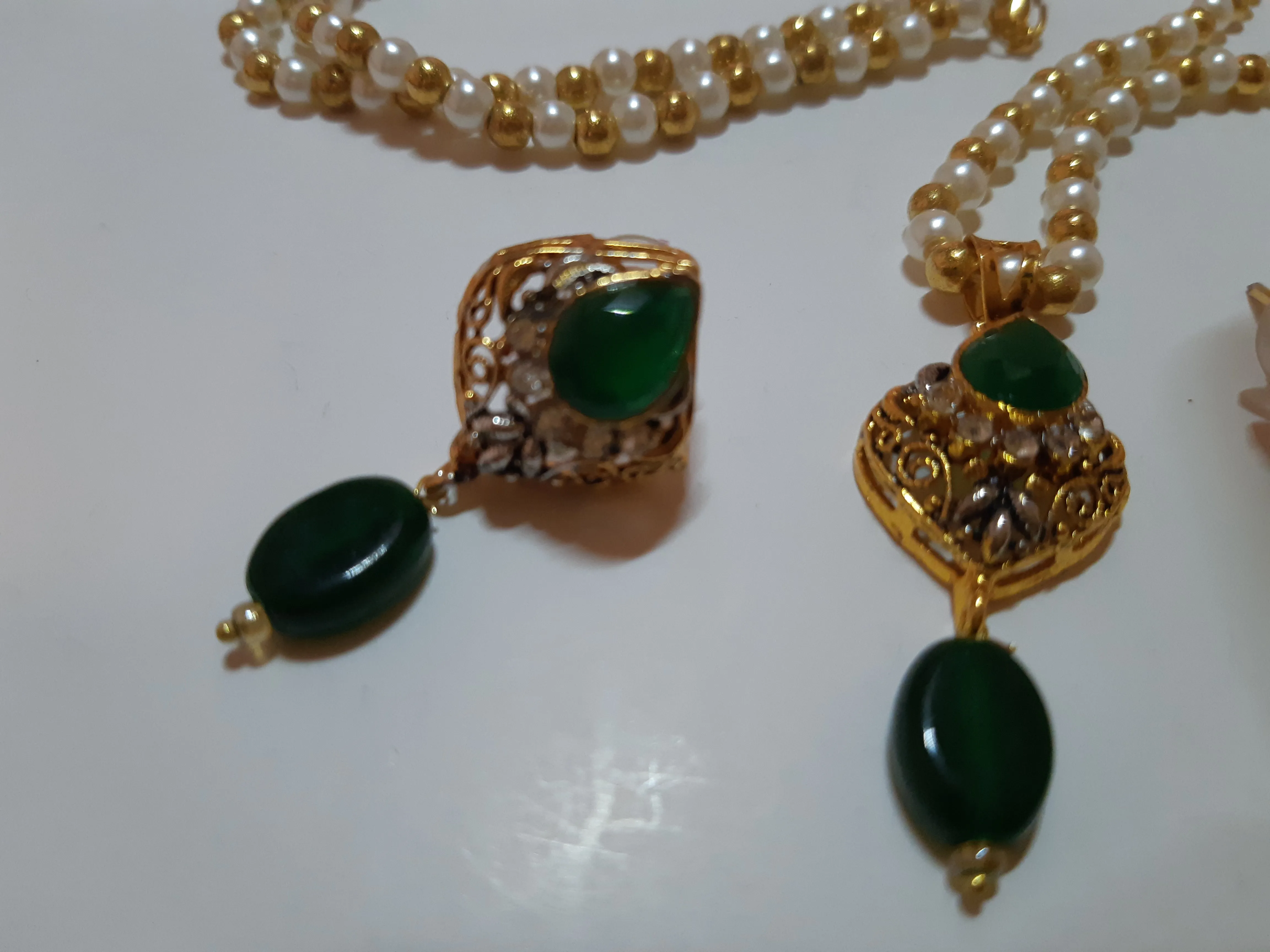 Green Golden Base Pendant Set