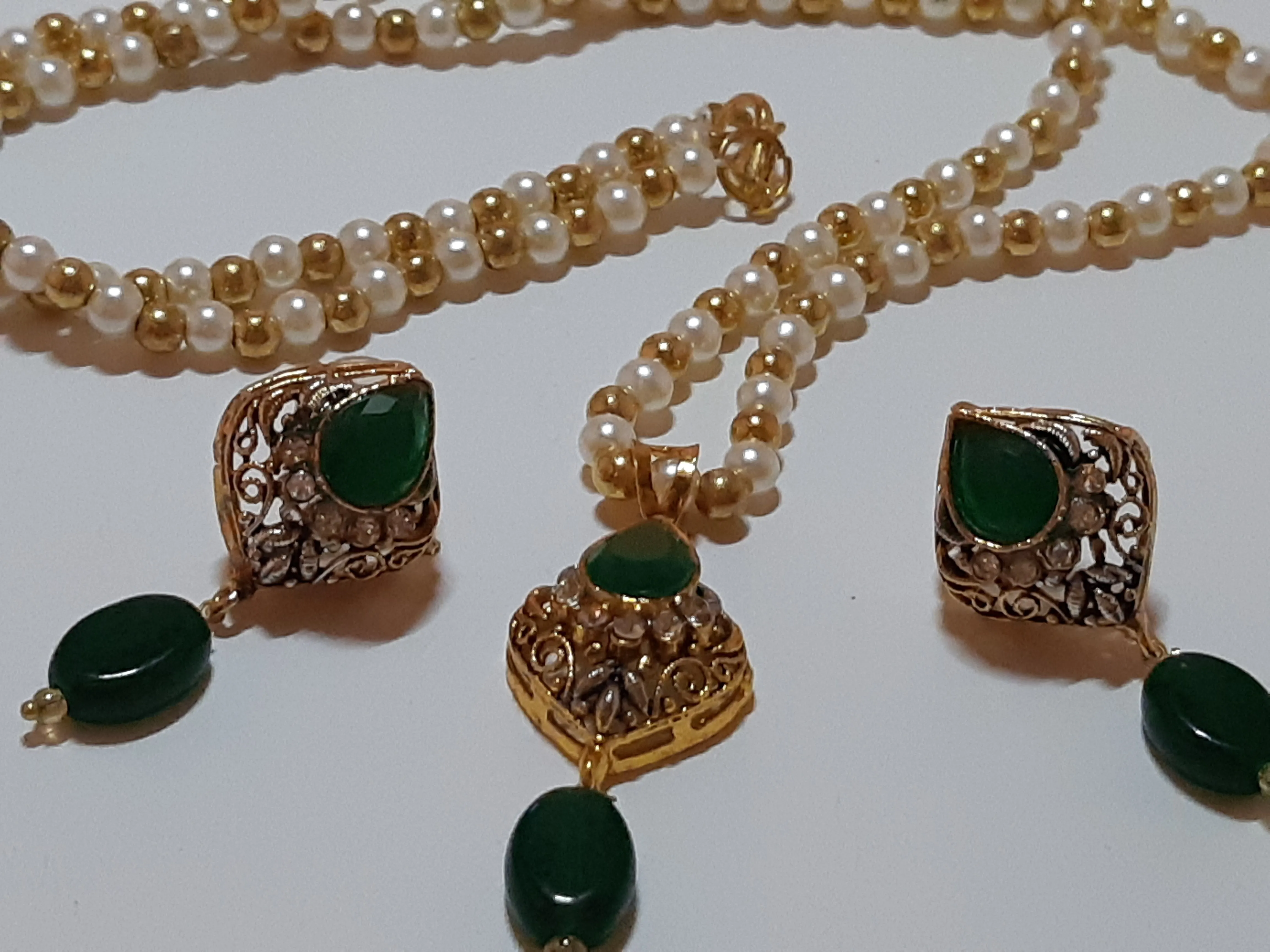 Green Golden Base Pendant Set