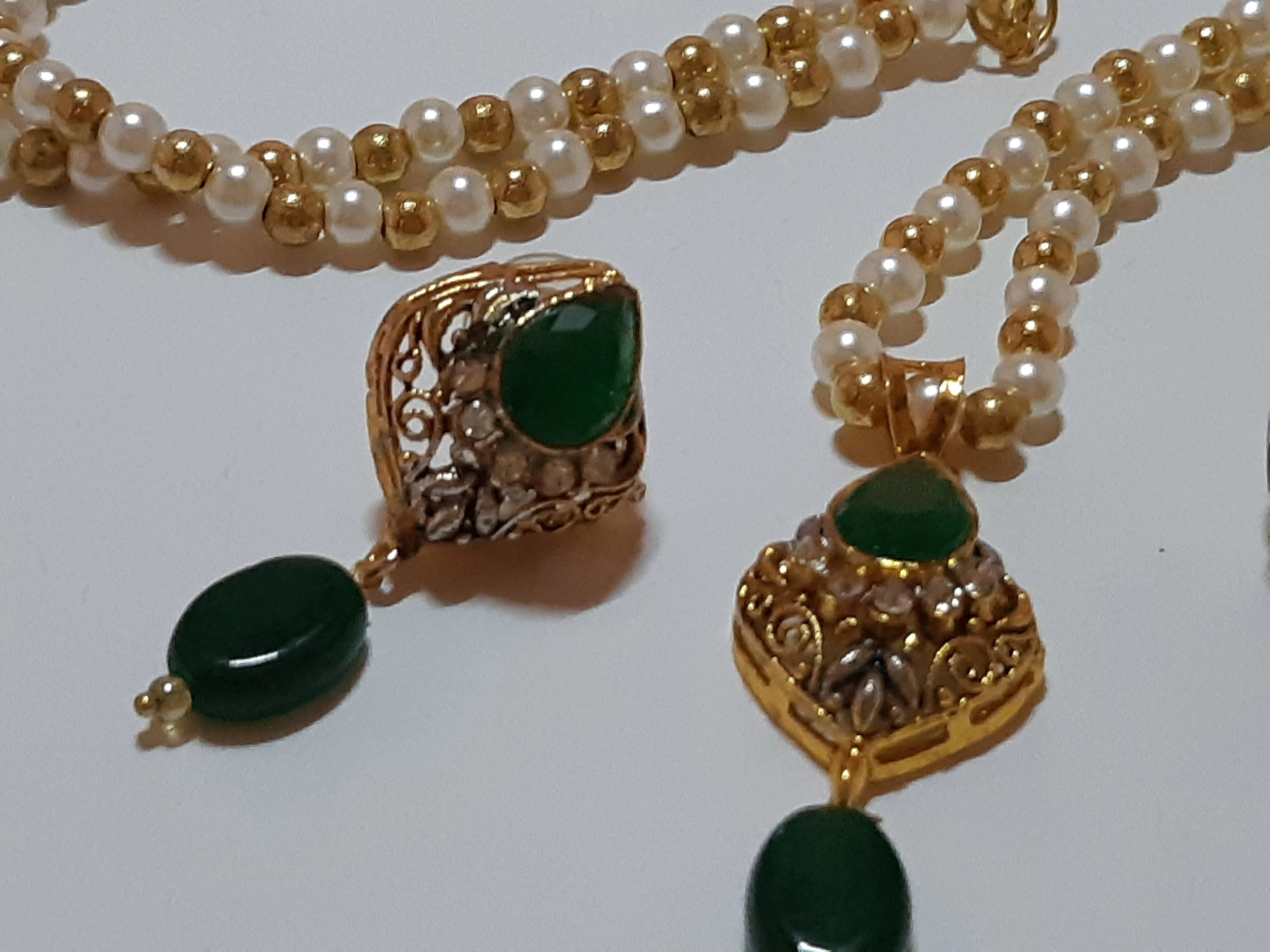 Green Golden Base Pendant Set