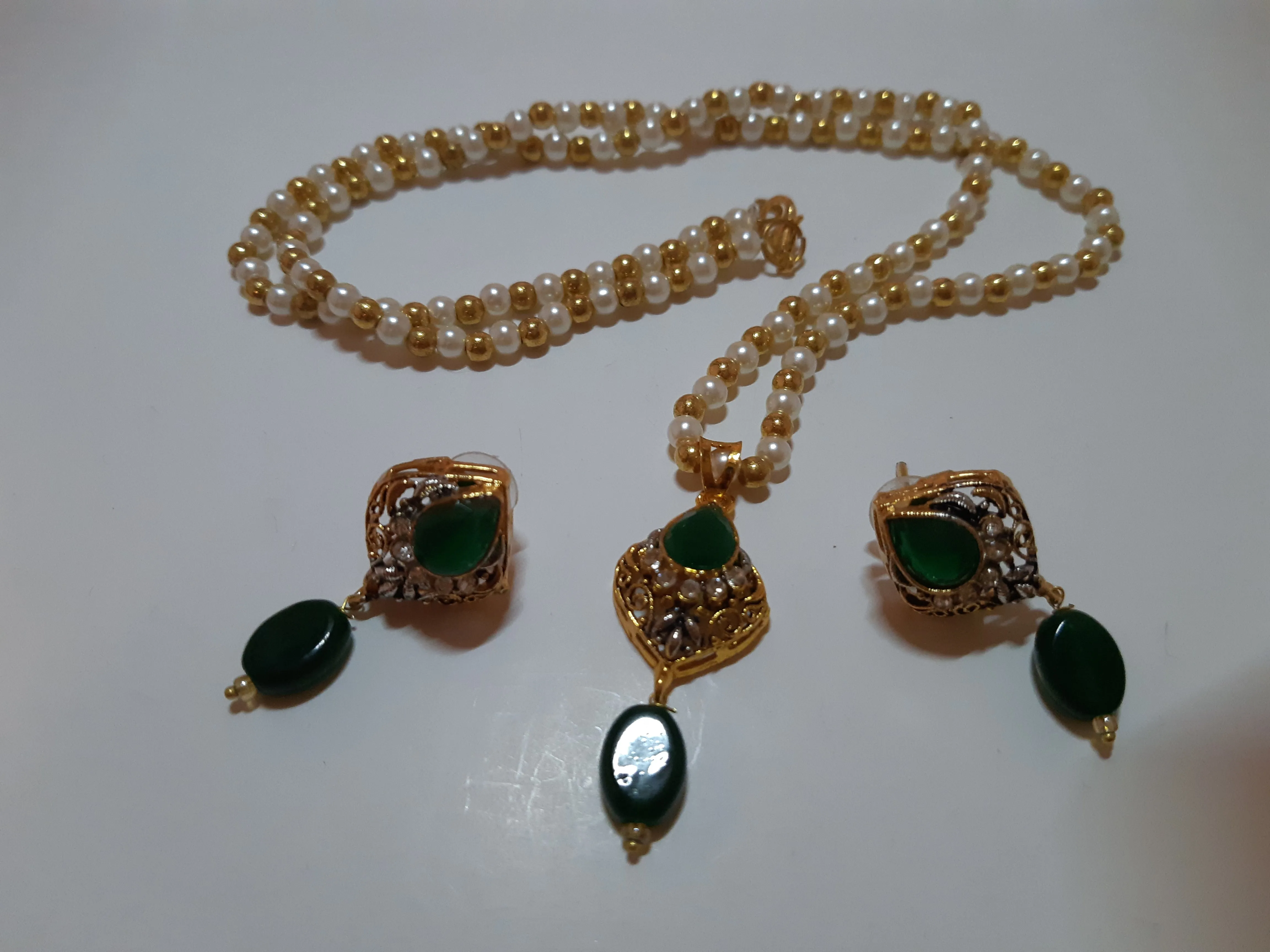 Green Golden Base Pendant Set