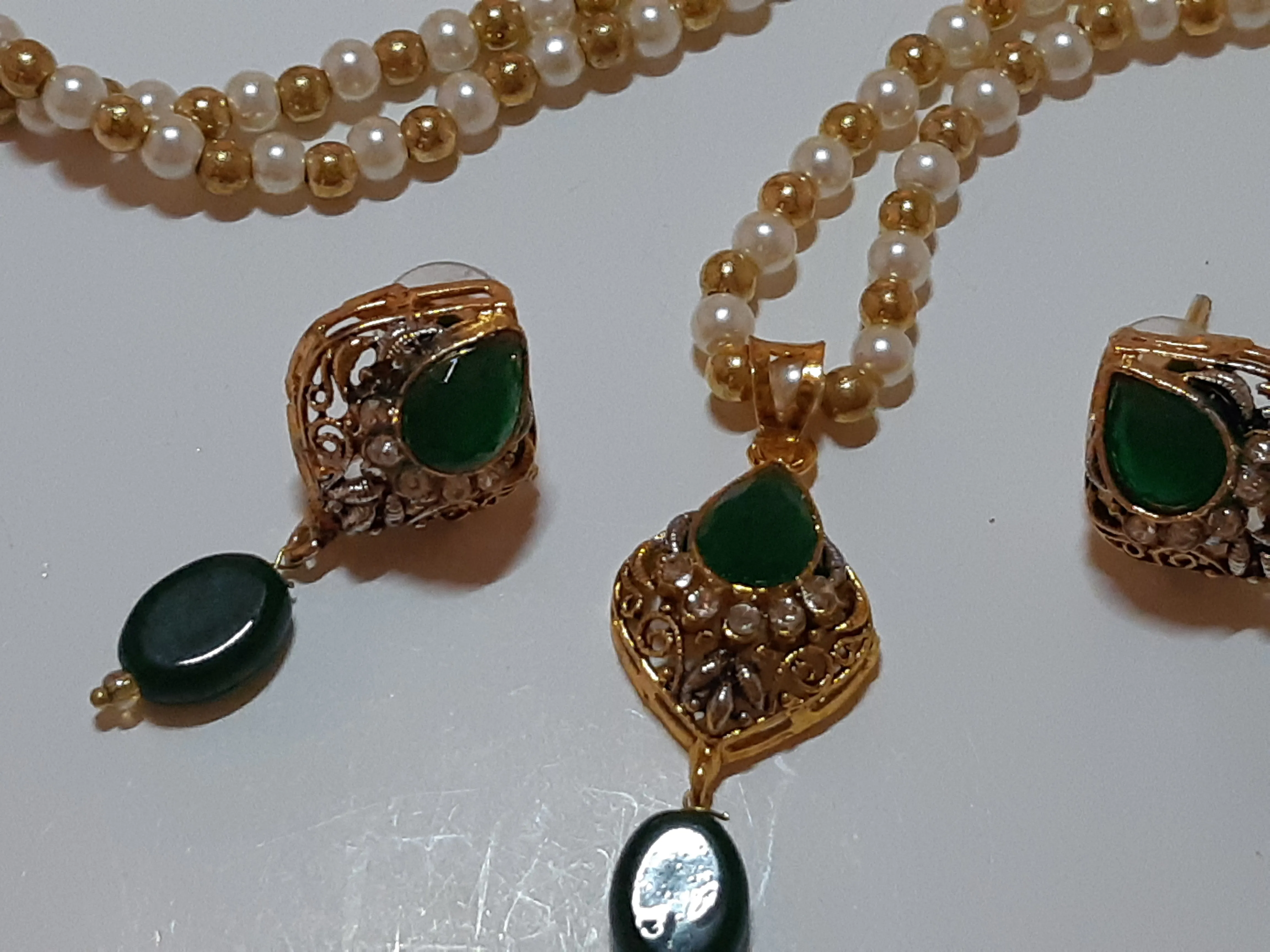 Green Golden Base Pendant Set