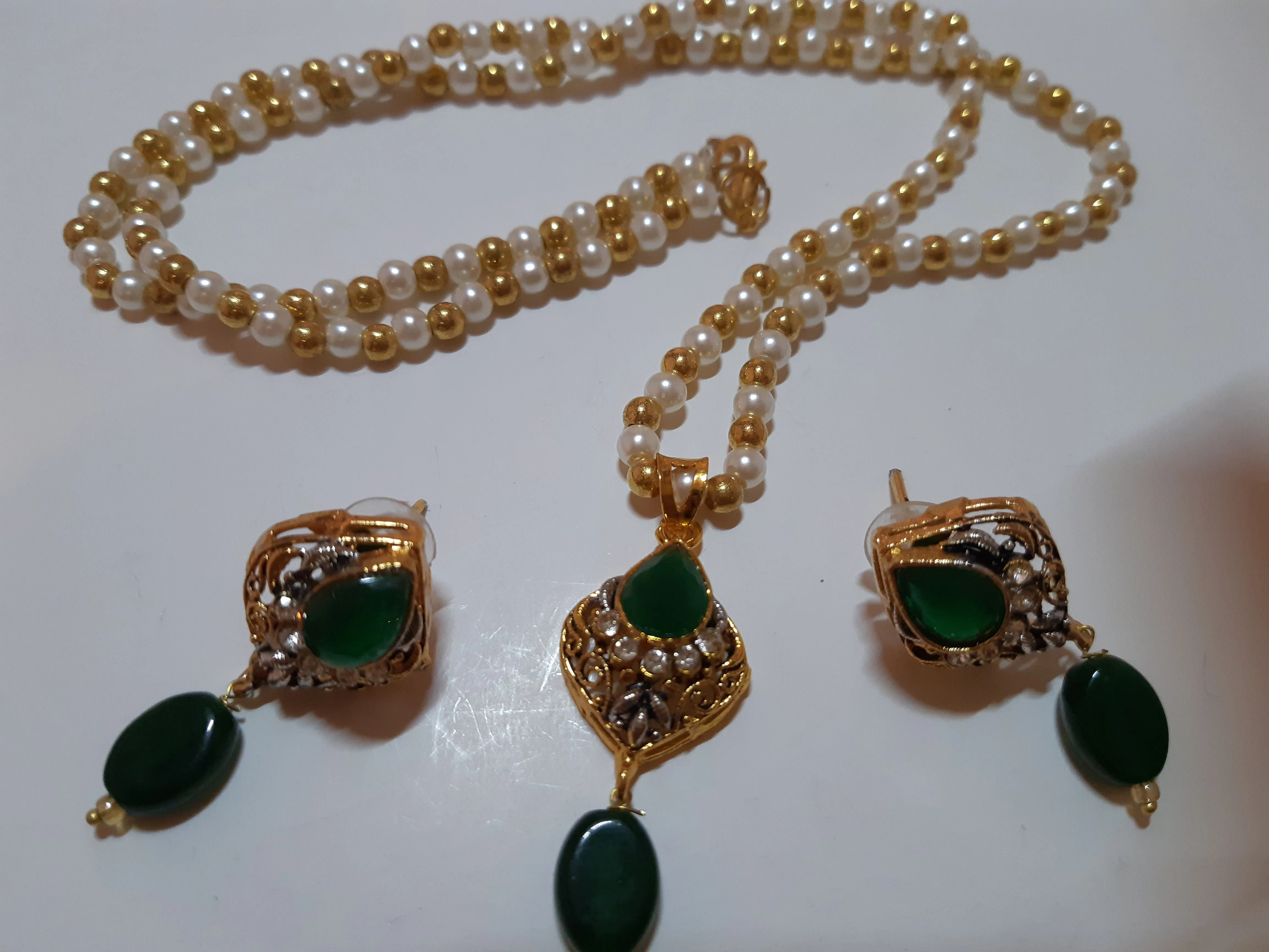 Green Golden Base Pendant Set