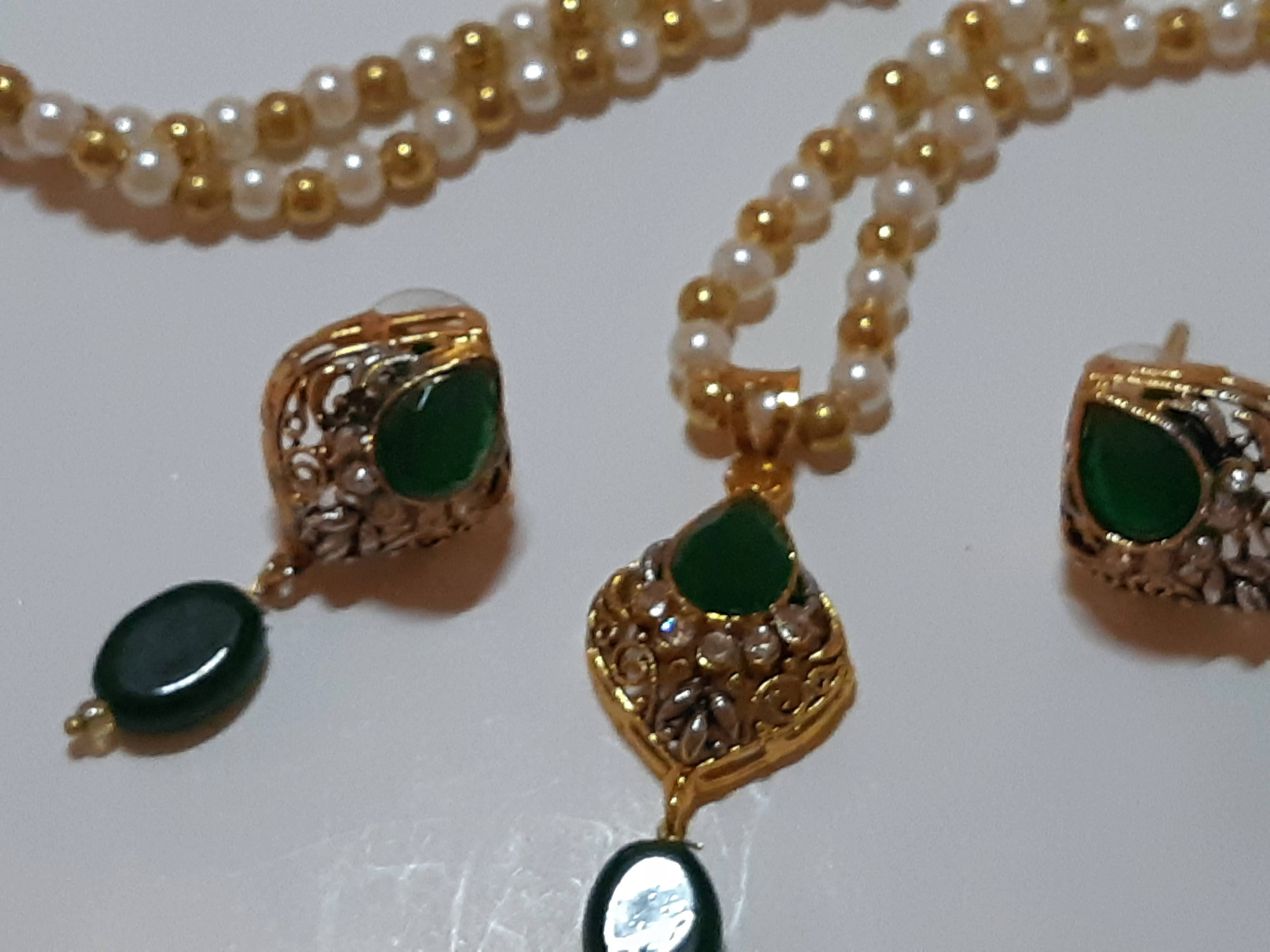 Green Golden Base Pendant Set