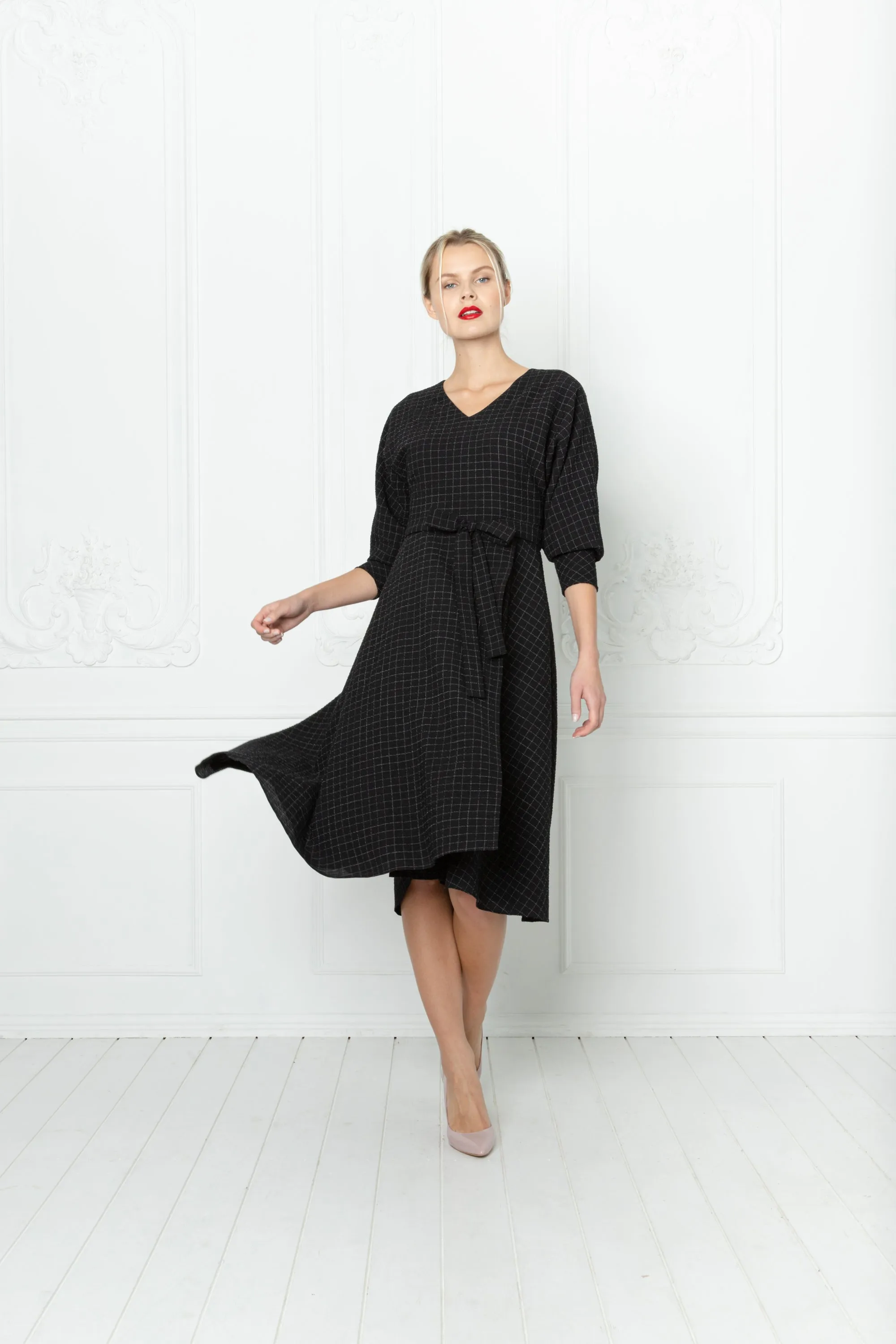 LEGAZPIA BLACK PLAID WOOL SEERSUCKER KIMONO CUT WRAP DRESS