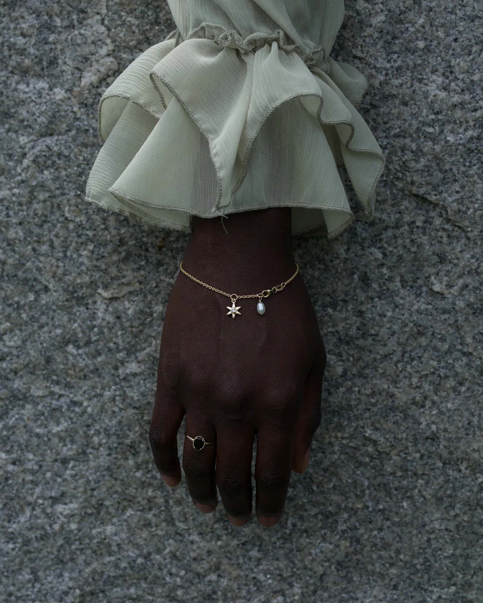 Star Bracelet in Gold with lab grown Diamond and Pearl